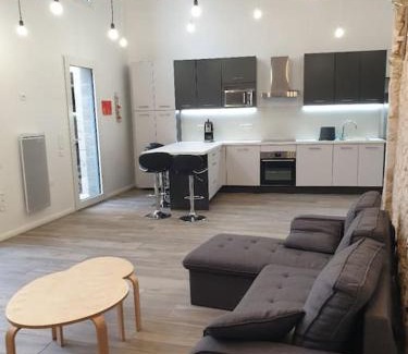 Sarrant Casa | SPA, Patio et Maison privés - Détente à la campagne