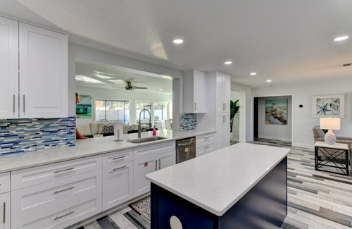 Palma Sola Apartamento | Spa+Pool+Yard Games+2 Master+Upscale Area+Spacious