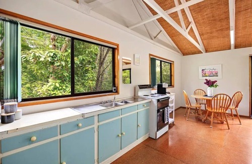 Warburton Casa | Spa Retreat With Amazing Views