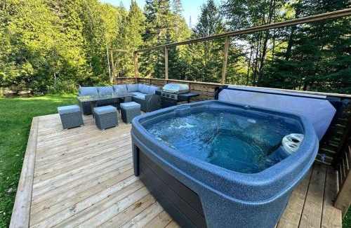 Entrelacs Chalet De Esquí | Spa River Pool Table - Chalet Ombre & Lumiere