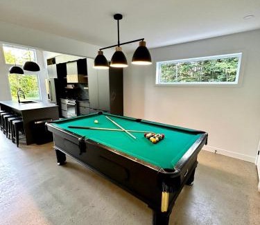 Entrelacs Chalet De Esquí | Spa River Pool Table - Chalet Ombre & Lumiere
