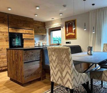Kitzbuehel Apartamento | Spa, Sport & City Luxury Ski-in Ski-Out Apartment