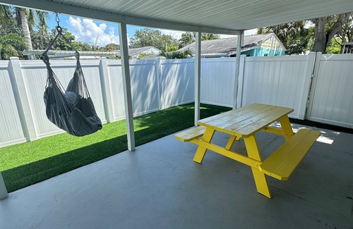 North East Park Casa | Spa & Sun in St. Pete – Hot Tub, Patio, 3 miles from Downtown & nearby Beaches