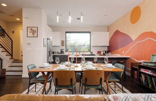 Riverside Terrace Casa | Space City - Prof. Design, Game Room, King BD