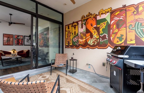 Riverside Terrace Casa | Space City - Prof. Design, Game Room, King BD