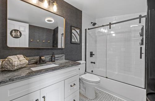 Woodbine Casa | Space Cowboy - Huge yard, Firepit, close2downtown