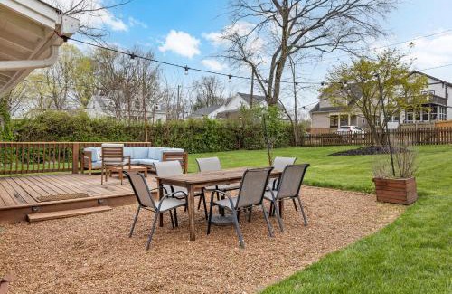 Woodbine Casa | Space Cowboy - Huge yard, Firepit, close2downtown
