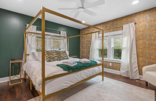 Woodbine Casa | Space Cowboy - Huge yard, Firepit, close2downtown