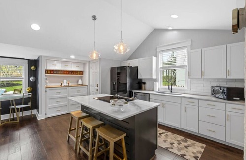 Woodbine Casa | Space Cowboy - Stunning bungalow with Firepit, Huge yard, yet close to downtown