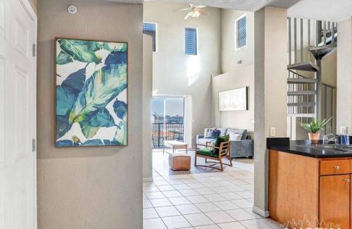 West Campus Apartamento | Space for 8 Near Downtown Easy Walk to UT Campus