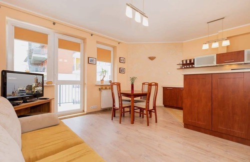 West Pomeranian Voivodeship Apartamento | Apartamento Spacerowa 2/604 con dormitorio y balcón.