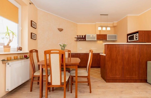 West Pomeranian Voivodeship Apartamento | Apartamento Spacerowa 2/604 con dormitorio y balcón.