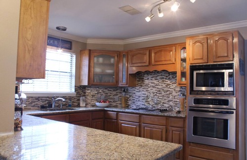 Pine Bluff Casa | Spaces house with a Jacuzzi bath tube!!!
