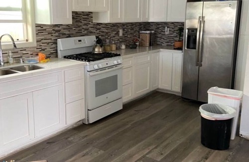 Oakland Casa | Spaciest beautiful 3rooms 1bath home located in Oakland