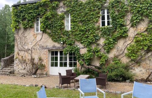 Solesmes Casa | Spacieuse maison au bord de la rivière, proche du Mans, avec équipements modernes, idéale pour familles - FR-1-410-440