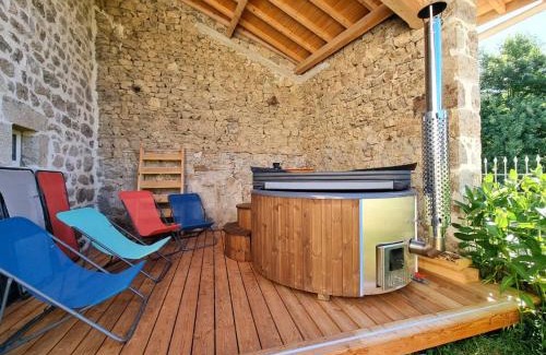 Usson-en-Forez Casa | Spacieux gîte avec bain nordique et wifi à Usson-en-Forez - FR-1-496-359