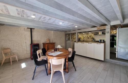 Usson-en-Forez Casa | Spacieux gîte avec bain nordique et wifi à Usson-en-Forez - FR-1-496-359