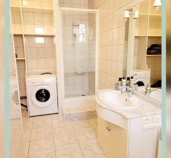 Neris-les-Bains Apartamento | Spacieux T3 au pied des Thermes