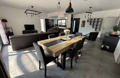 Entraigues-sur-la-Sorgue Casa | Spacious villa with pool