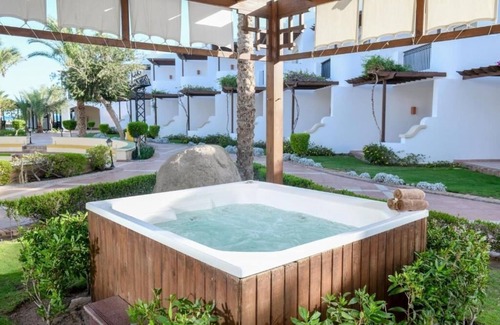 Dahab Hotel | Spacious Room with Balcony Overlooking Pristine Beach - with 2 Swimming Pool