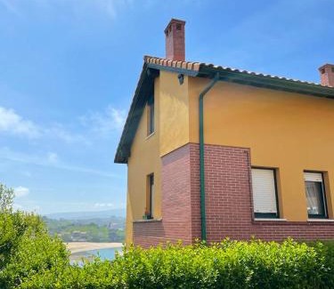 San Vicente de la Barquera Casa | Spacious house with sea view San Vicente de la Barquera