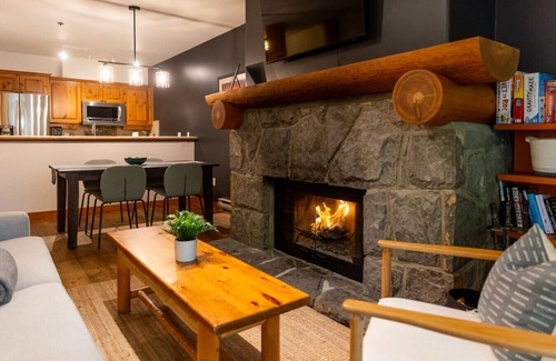 Nordic Estates Casa | Spacious 1.5BR: 5 min to Village with Private Hot tub & Pool!