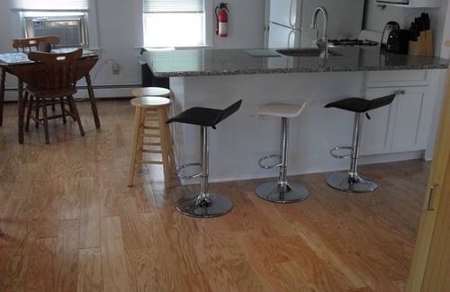 Ocean Grove Casa | Ocean Grove Amplio apartamento de 1 habitación, Ocean Block, cubierta privada Alquiler de verano Wkly