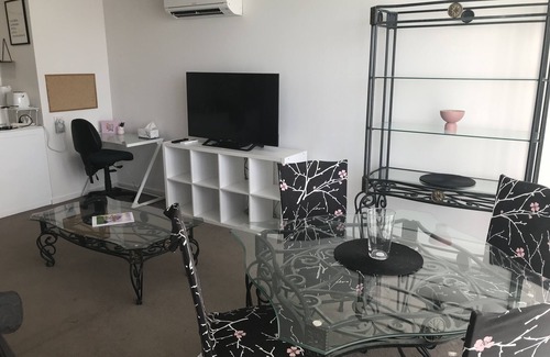 Gungahlin Apartamento | Spacious 1 Bed Apartment, parking, gym, pool