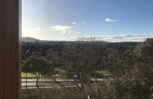 Gungahlin Apartamento | Spacious 1 Bed Apartment, parking, gym, pool