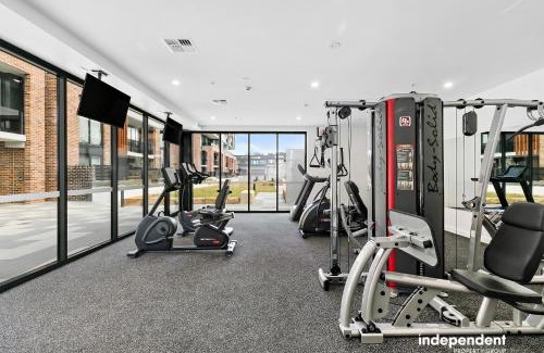 Narrabundah Apartamento | Spacious 1-Bed Apartment with Gym, BBQ & Parking