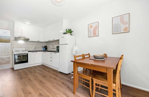 Glenroy Apartamento | Spacious 1-Bedroom Apartment with Car Space