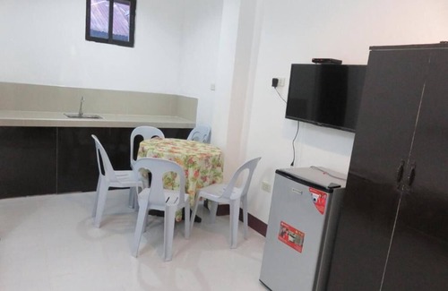 Santa Fe Apartamento | Spacious 1-bedroom apartment in Santa Fe with AC - Nanette's Tourist Inn
