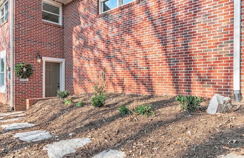 Woodfin Apartamento | Spacious 1 Bedroom Guest Suite; Private entrance; less than 10 min DT AVL!