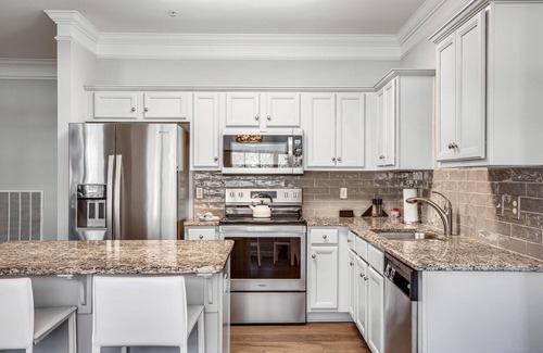 Historic Waverly Apartamento | Spacious 1 Bedroom with Pool, Gym and Private Patio in 12 South/Melrose
