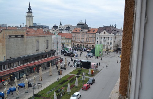 Novi Sad Apartamento | Amplio apartamento de 1 dormitorio Nicola's en el centro de la ciudad, cerca de la Plaza de la Libertad