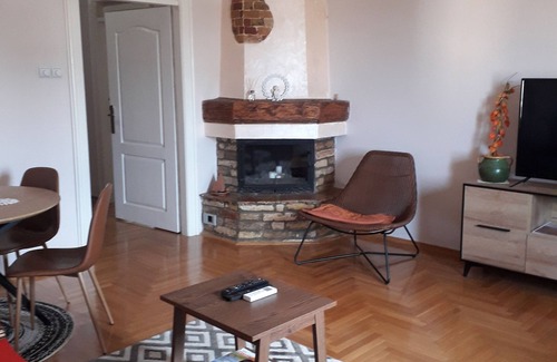 Novi Sad Apartamento | Amplio apartamento de 1 dormitorio Nicola's en el centro de la ciudad, cerca de la Plaza de la Libertad