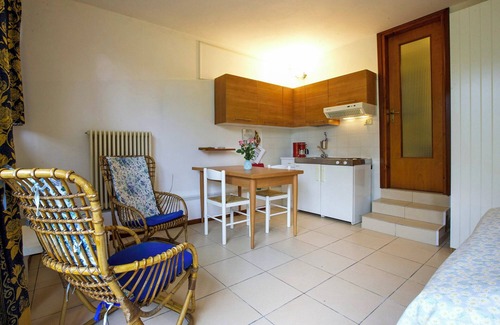 Porto Valtravaglia Apartamento | Amplio apartamento de 1 habitación con aproximadamente 1. 300 m² de parcela ajardinada.