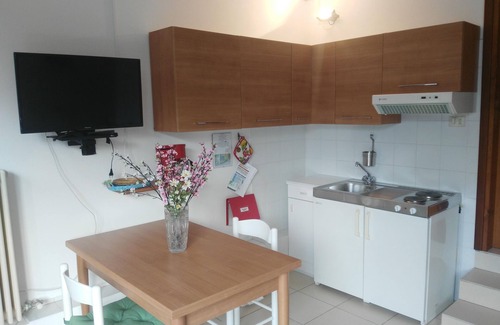 Porto Valtravaglia Apartamento | Amplio apartamento de 1 habitación con aproximadamente 1. 300 m² de parcela ajardinada.