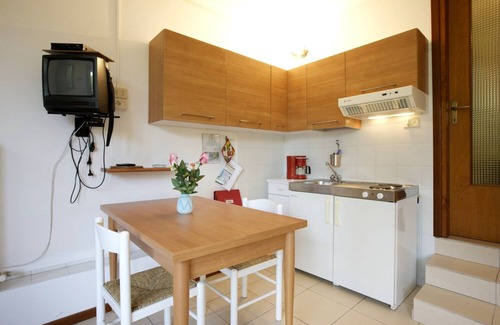 Porto Valtravaglia Apartamento | Amplio apartamento de 1 habitación con aproximadamente 1. 300 m² de parcela ajardinada.