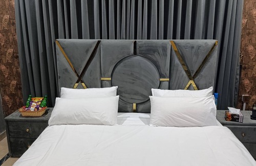 Islamabad Hotel | Spacious 10-bedroom hotel in brilliant Islamabad with WiFi, AC