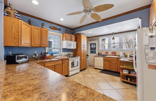 Wildwood Casa | Spacious 10 Bedroom Home: Short Walk to the Beach & Boardwalk