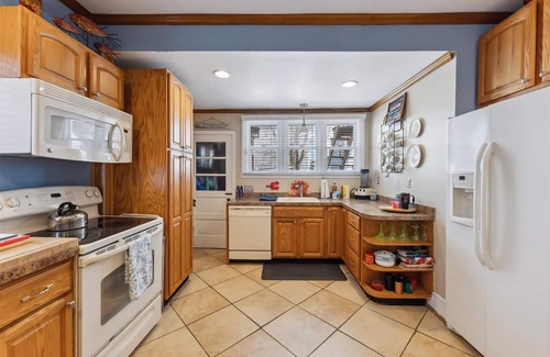 Wildwood Casa | Spacious 10 Bedroom Home: Short Walk to the Beach & Boardwalk