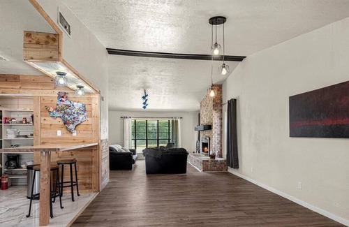 Oakhurst Casa | Spacious 10 Bedroom Ranch Home - 5 min from the Lake!