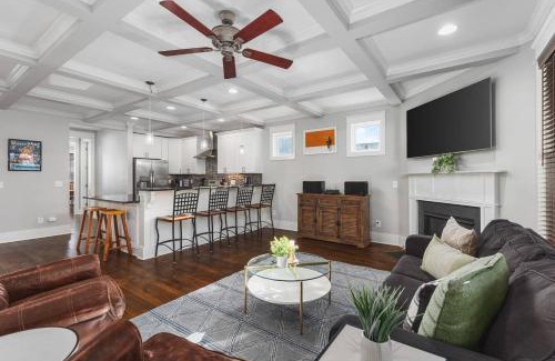 Hope Gardens Casa | Spacious 11 Bed Germantown Home with 3 Patios Only 1.5 mi to Broadway