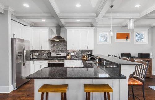Hope Gardens Casa | Spacious 11 Bed Germantown Home with 3 Patios Only 1.5 mi to Broadway