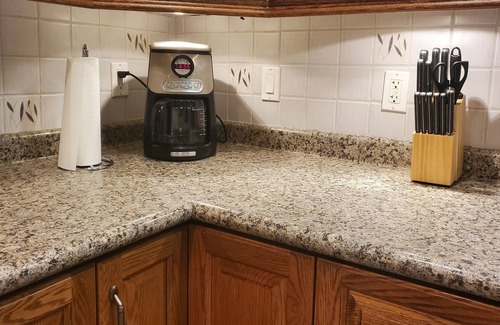 Walkerton Condominio | Spacious 1300 ft² condo w/ balcony overlooks river