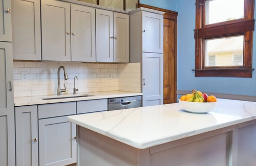 Fair Haven Heights Casa | Spacious 18th Century Victorian Mansion - Sleep 16+ Large Group