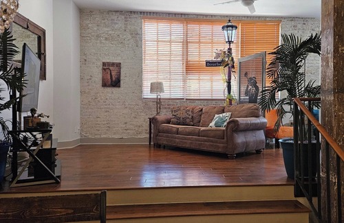 French Quarter Apartamento | MAYO ES MARAVILLOSO EN NOLA !! HERMOSO 850 SF 1B / 1B FRANCÉS QTR! ¡PARKING INCLUIDO!