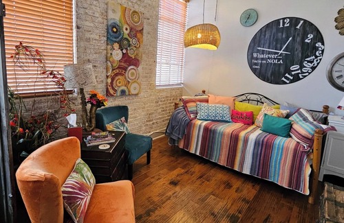 French Quarter Apartamento | MAYO ES MARAVILLOSO EN NOLA !! HERMOSO 850 SF 1B / 1B FRANCÉS QTR! ¡PARKING INCLUIDO!