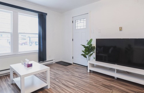 Moncton Apartamento | Spacious 1BD Steps To All City Attractions + PS4
